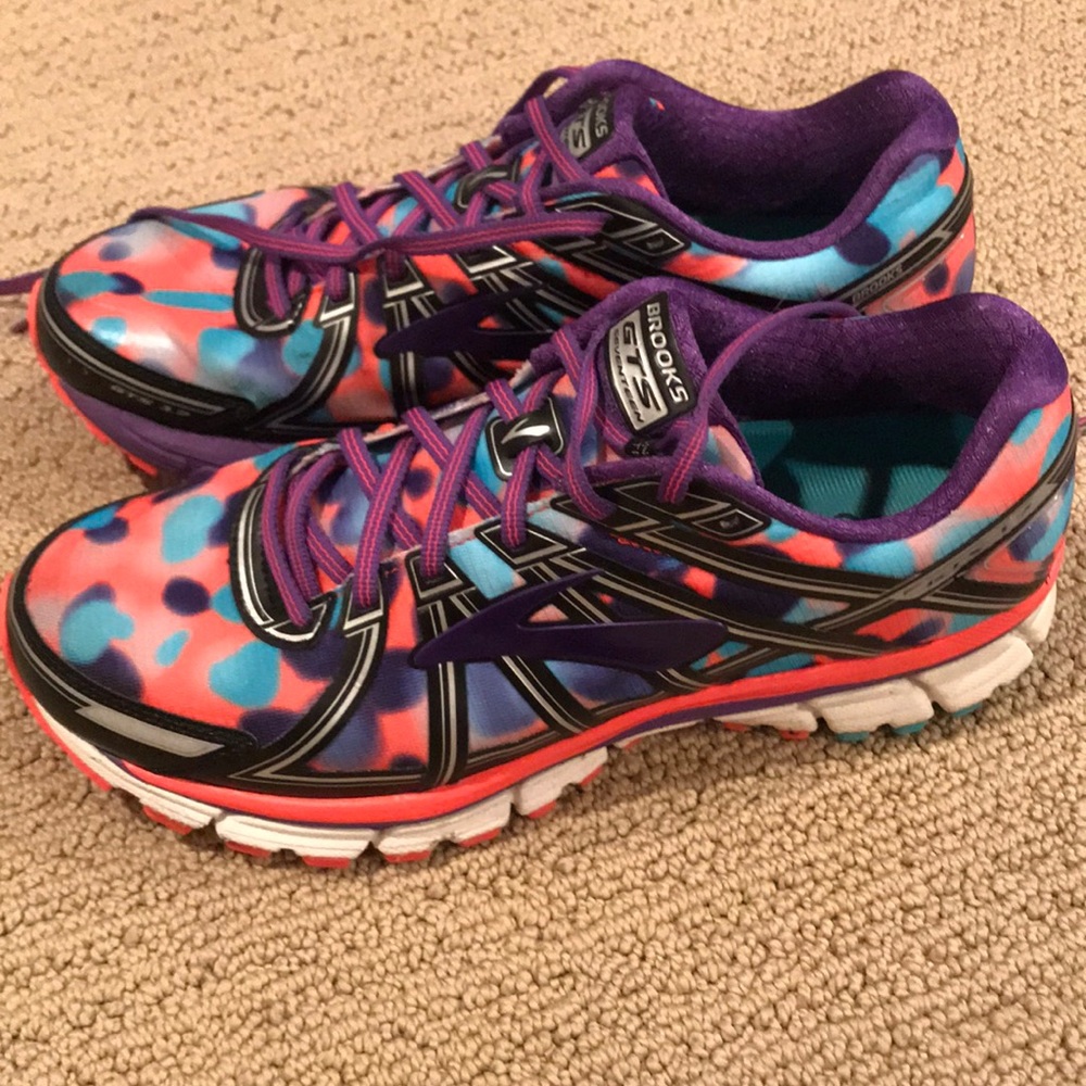 Brooks Adrenaline GTS 17 Running Shows Size 12